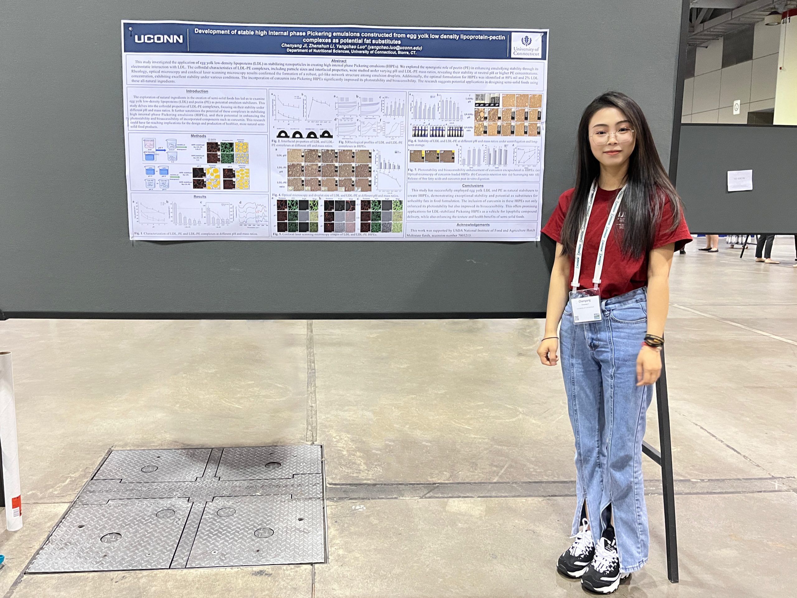 Chenyang presenting her poster